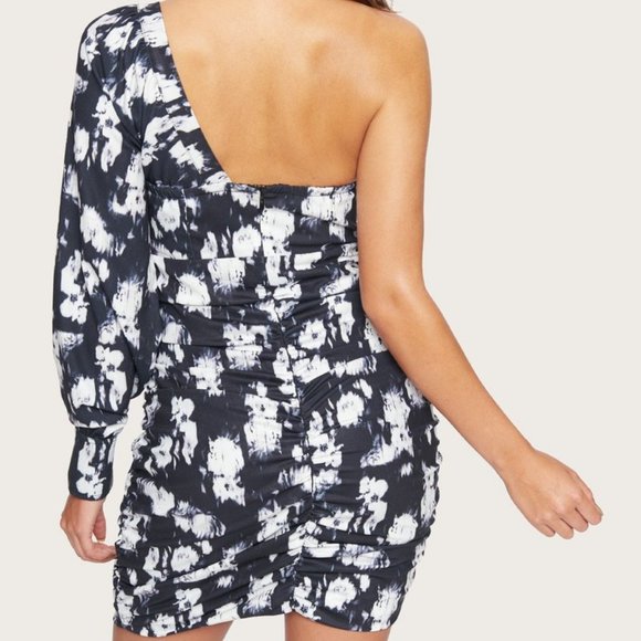 Bebe Mini Dress One Shoulder One Sleeve Ruched Skirt Camo Floral Black NWT Sz 6 - Picture 2 of 3